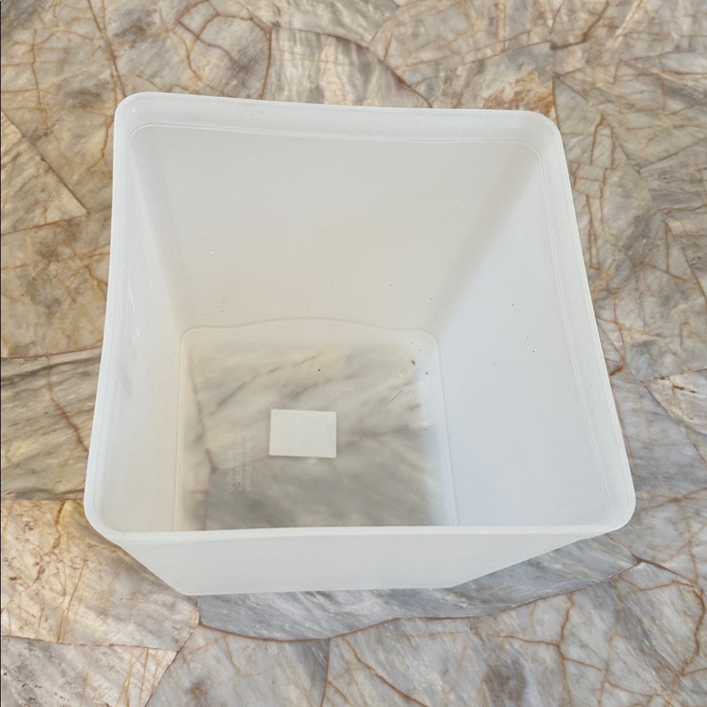 White Square Plastic Bin Set of 2‎